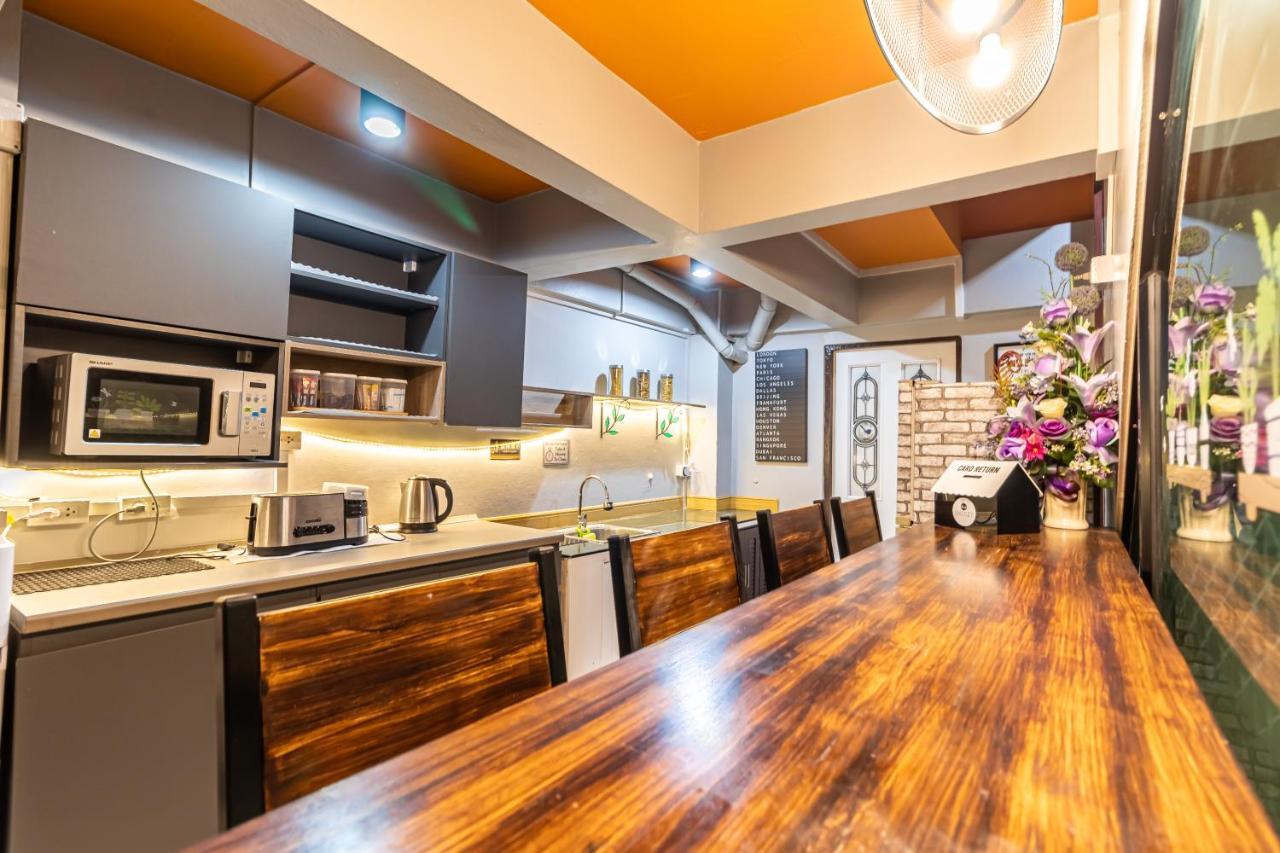 Snoozzze Hostel ใกล้รถไฟฟ้า ย่านบางรัก (Adults Only) Banguecoque Exterior foto