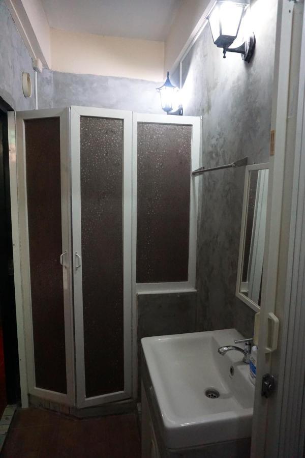 Snoozzze Hostel ใกล้รถไฟฟ้า ย่านบางรัก (Adults Only) Banguecoque Exterior foto