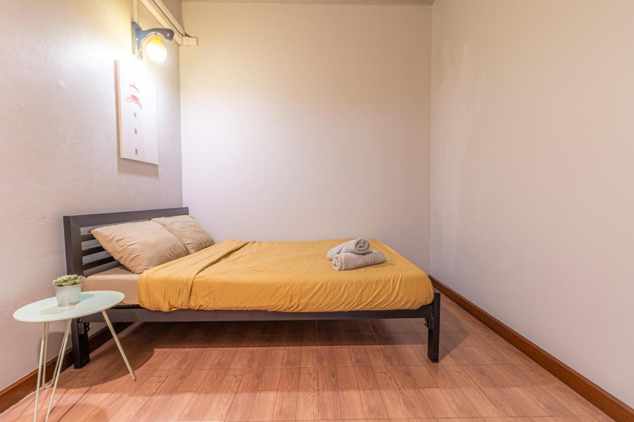Snoozzze Hostel ใกล้รถไฟฟ้า ย่านบางรัก (Adults Only) Banguecoque Exterior foto